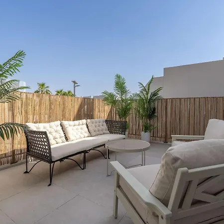 Classy 4-Bedroom Villa With Spacious Balcony In Nad Al Sheba Dubai Exterior photo