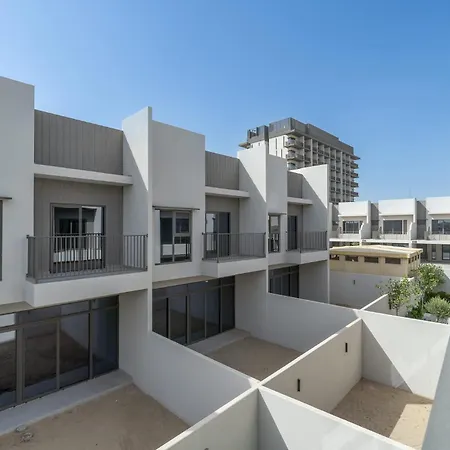 Classy 4-Bedroom Villa With Spacious Balcony In Nad Al Sheba Dubai Exterior photo