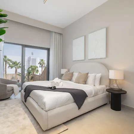 Classy 4-Bedroom Villa With Spacious Balcony In Nad Al Sheba Dubai Exterior photo
