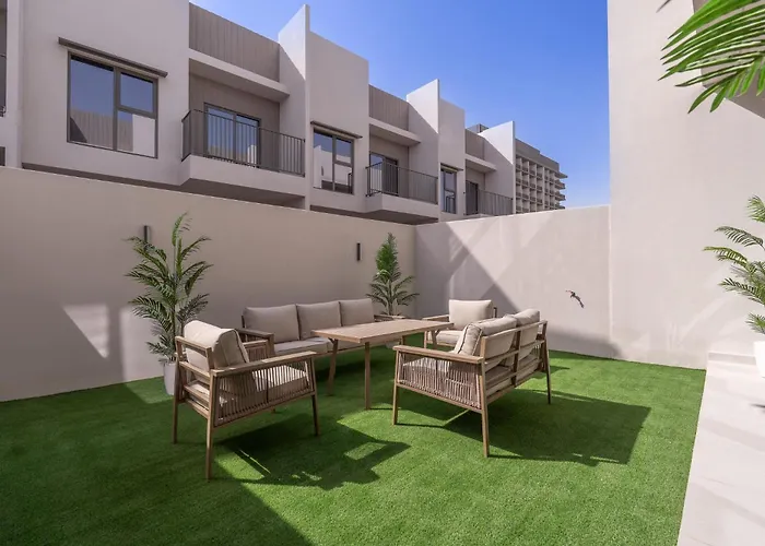 Classy 4-Bedroom Villa With Spacious Balcony In Nad Al Sheba