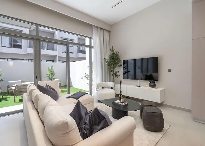 Classy 4-Bedroom Villa With Spacious Balcony In Nad Al Sheba