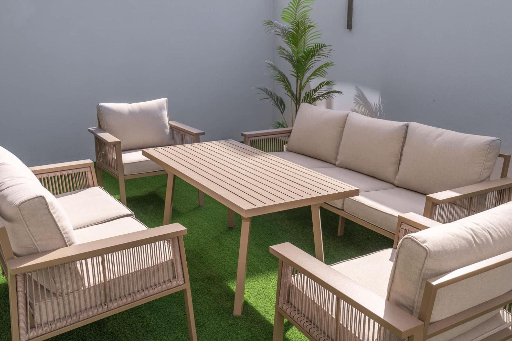 Classy 4-bedroom With Spacious Balcony In Nad Al Sheba فيلة
