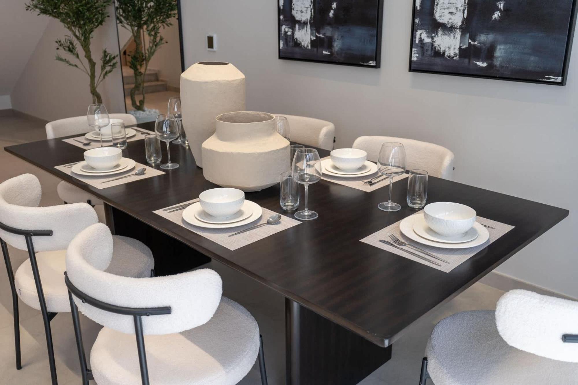 Classy 4-bedroom With Spacious Balcony In Nad Al Sheba فيلة *