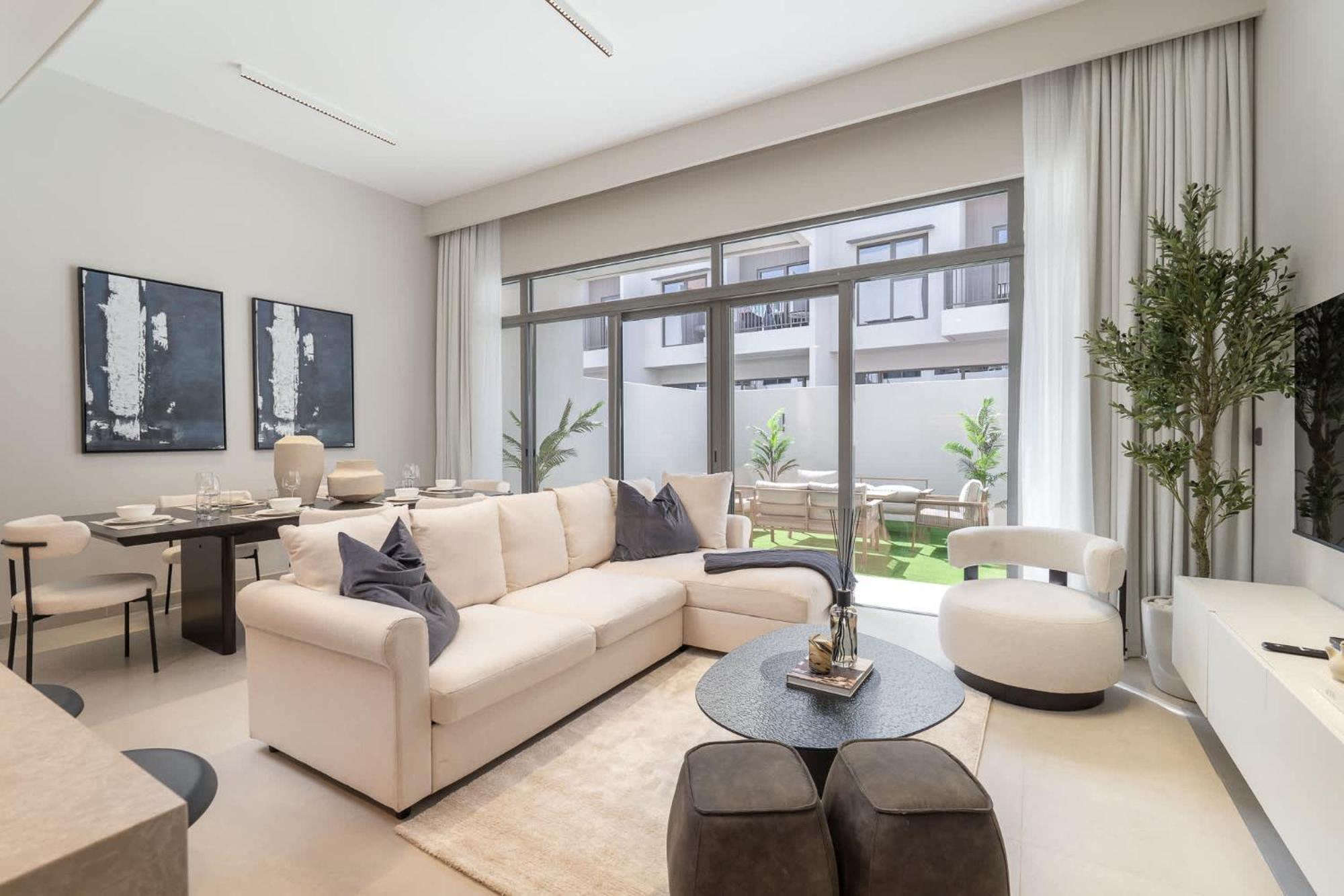 Classy 4-bedroom With Spacious Balcony In Nad Al Sheba Villa *